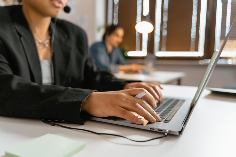 What is the best host agency for a new travel advisor who doesn’t want to recruit?